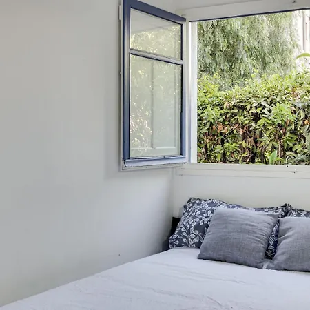 Villacentrobarcelona فندق مبيت وإفطار *